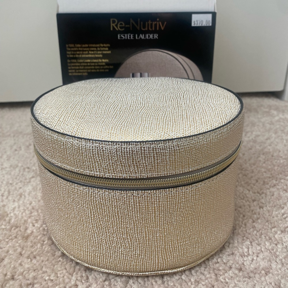 Estée Lauder The Secret Of Infinite Beauty Ultimate Lift Regen Youth Collection